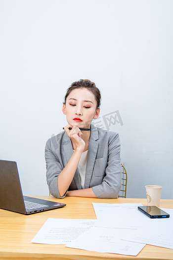 范丞丞综艺笑点再升级，连嘉宾都接不住他的梗，网友：这波操作太绝了